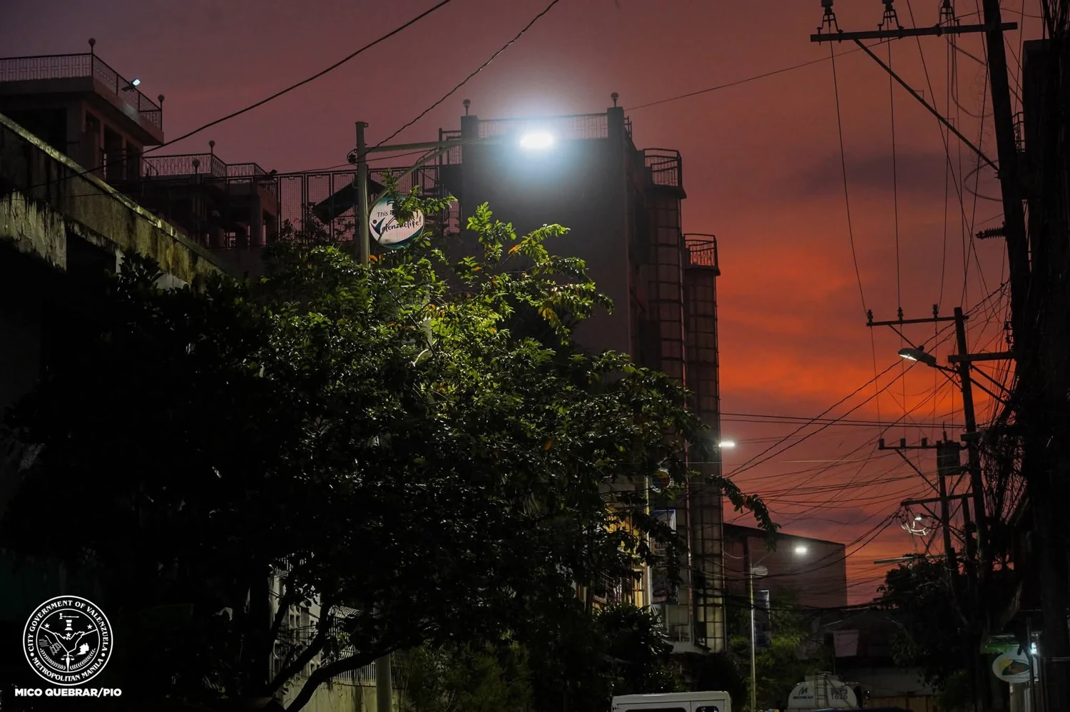 해질녘 도로 전경 · Valenzuela City | MICO QUEBRAR/PIO