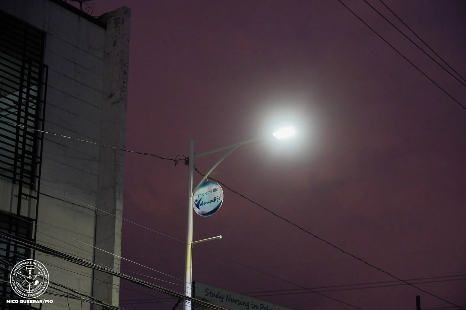 저녁 점등 모습 · Valenzuela City | MICO QUEBRAR/PIO